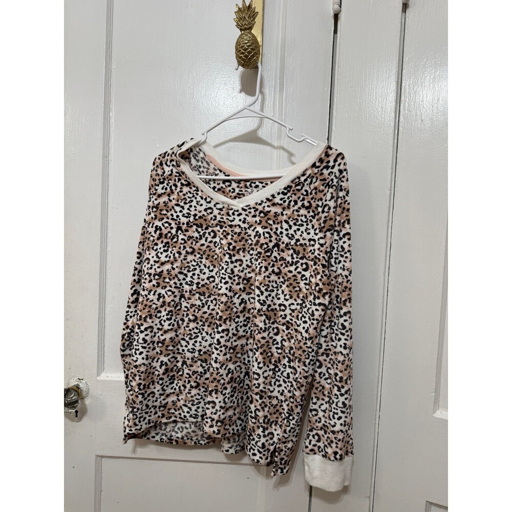 Cuddl Duds women’s size small cheetah sweater